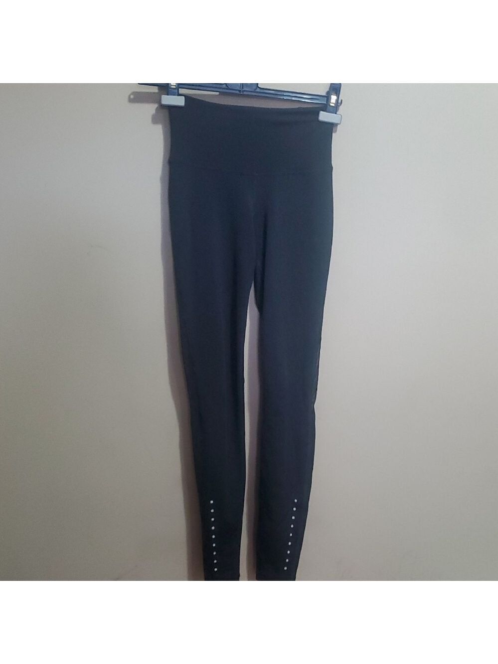 Old Navy Active Black High-Waisted Leggings with Studded Detail Size XS